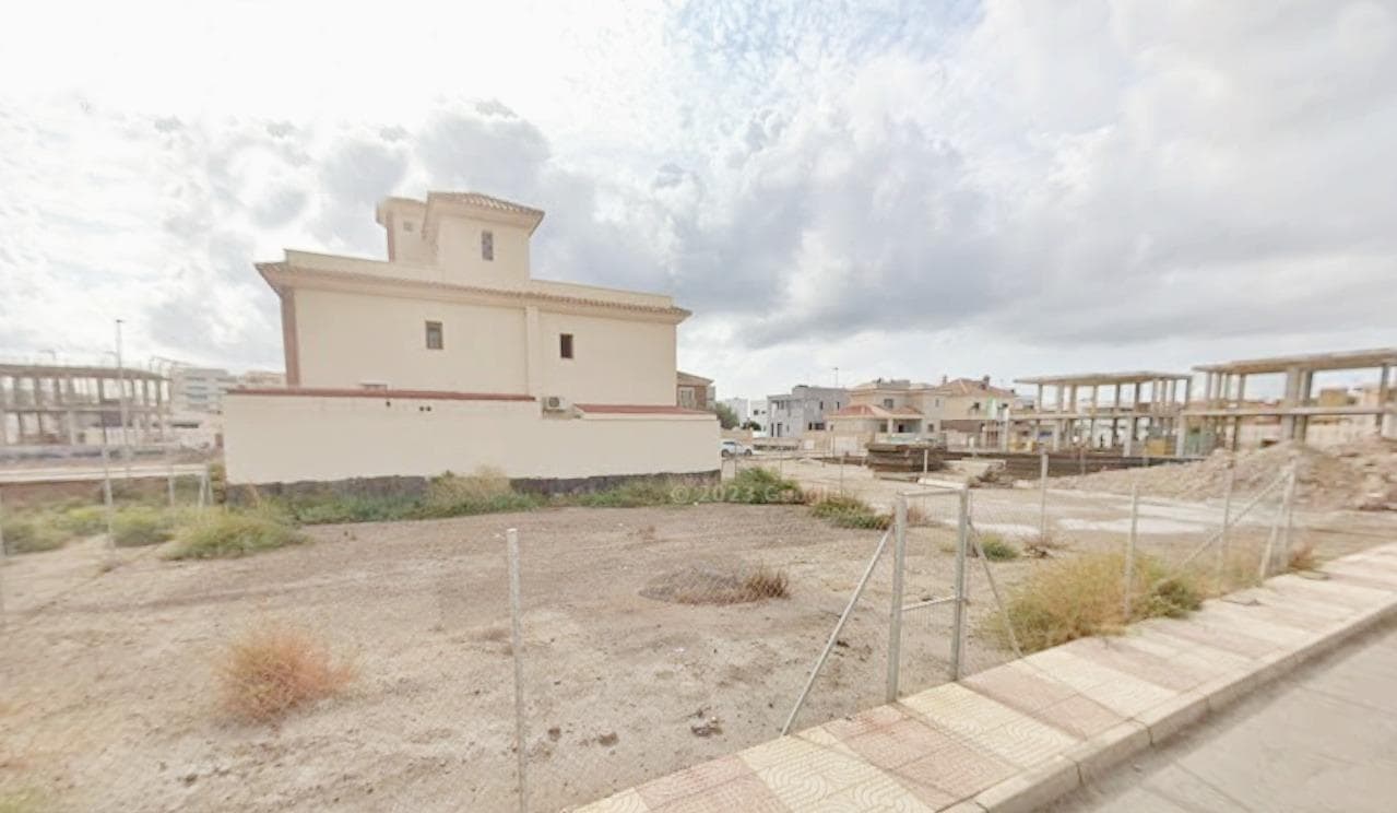 SE VENDE TERRENO EN ROQUETAS DE MAR